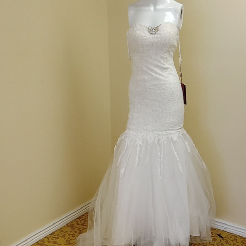 Juliet Size Small Lace Wedding Gown